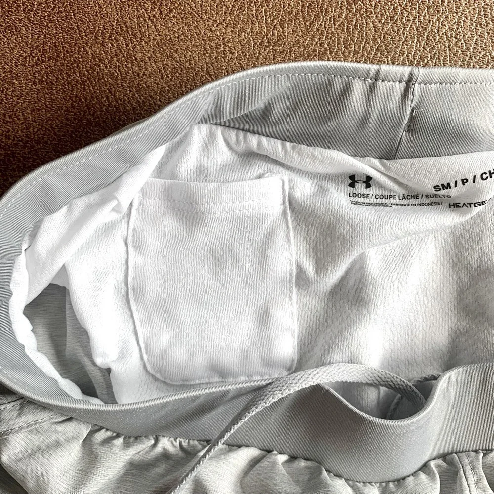 UNDER ARMOUR Fly-By 2.0 3.5” Shorts Gray Wolf Full Heather Size Small - Picture 12 of 14